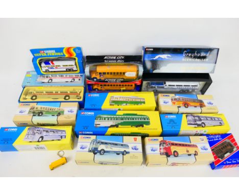 Corgi - Other A boxed group of diecast American model buses predominately by Corgi. Lot includes Corgi GM4501 Greyhound Sceni