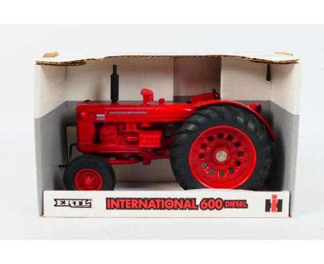 Ertl - A boxed diecast 1:16 scale Ertl #3525 International 600 Diesel tractor. The model appears to be in Mint condition hous