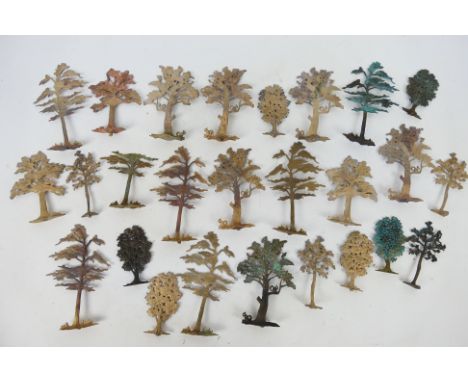 Scenics - A quantity of cast metal model trees, various sizes and styles, largest approximately 13 cm (h), pieces appear in g