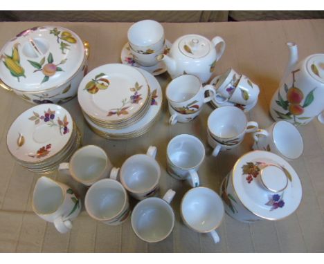 Approx 42 pieces of Royal Worcester Evesham dinner ware