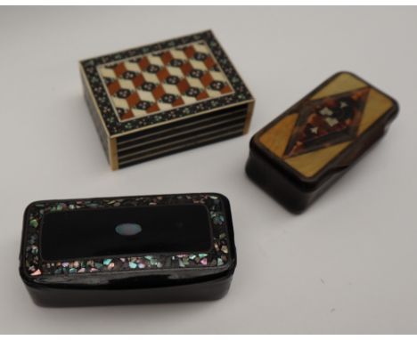 A 19th century horn snuff box of rectangular form with an inlaid tortoiseshell panel, 5.5cm long together with a papier mache