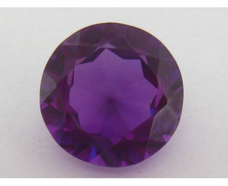 A loose round cut amethyst, 17mm diameter x 9.2mm deep, 4.3gms. VAT will be added to the hammer on this lot.