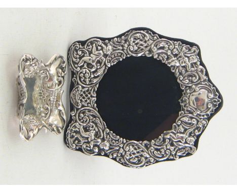 A modern silver photo frame,maker's mark KFL, London, 1982, stamped with cherubs and diaperwork, blue velvet easel back, ht.1