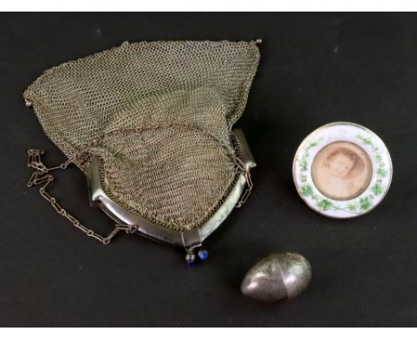 An ovoid nutmeg grater, 19th century, in two parts unscrewing to reveal a pierced steel grate, unmarked, approximately 3.5m h