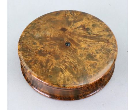 A pressed horn circular snuff box, first half 19th century, with pull off cover, 7.5cm diameter.Illustrated