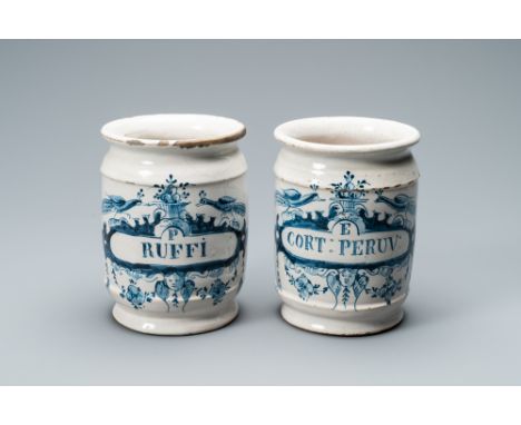 Full title: A pair of Dutch Delft blue and white albarello type drug jars, 18th C.Description: H.: 12,5 cm - Dia.: 9 cmCondit