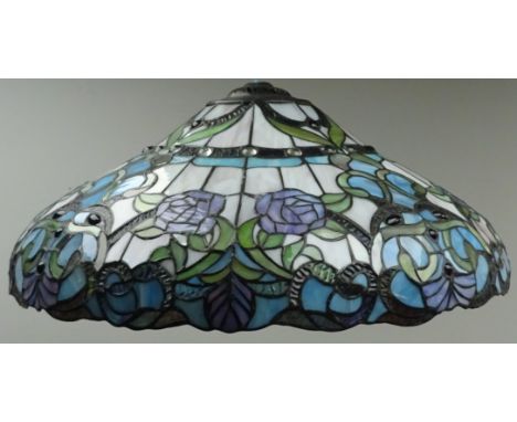 Tiffany style hanging light shade, D52cm Condition Report Click here for further images, condition, auction times & delivery 
