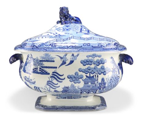 AN EARLY 19TH CENTURY NEWCASTLE WILLOW PATTERN PEARLWARE TUREEN AND COVER, blue transfer-printed, the lid with impressed mark