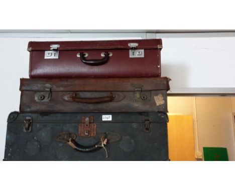 3 vintage suit cases . 