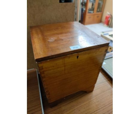 Vintage sewing box . Needs some attention. 
