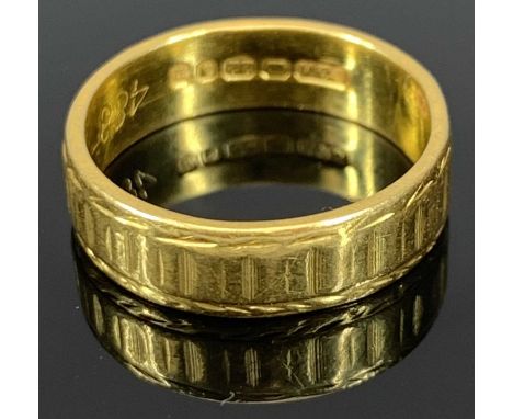 22CT GOLD BAND RING, wide banded with slightly inset ribbed decoration, stamped 'Lucky' to the shank interior, London date ma