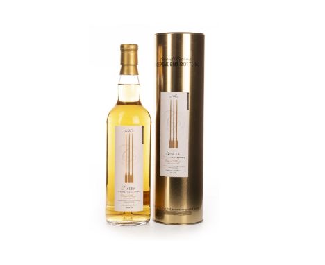 3 ISLES CLASSIC PILLAGE AGED 10 YEARS Blended Malt Scotch Whisky. Lagavulin fundraisers rowing in support of charities on Mul
