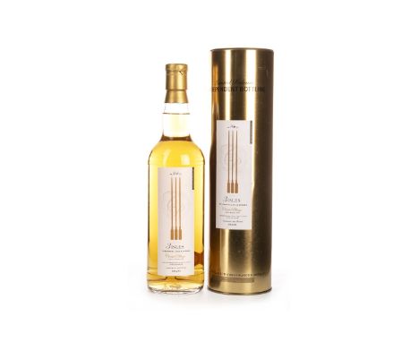 3 ISLES CLASSIC PILLAGE AGED 10 YEARS Blended Malt Scotch Whisky. Lagavulin fundraisers rowing in support of charities on Mul