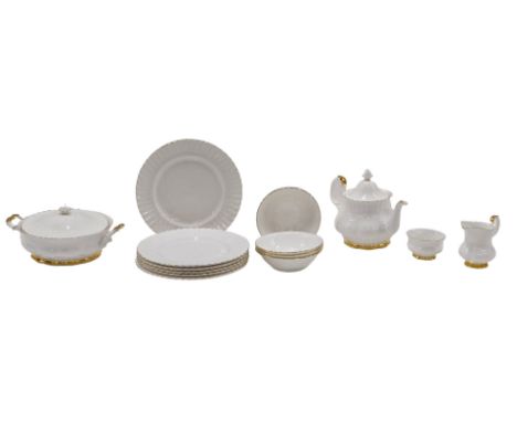 Royal Albert Val D'or tea and dinner ware, comprising teapot, milk jug, sugar basin, four dessert bowls, six dinner plates, a