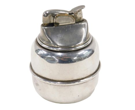 An Evans USA table lighter, of ribbed design, in white metal case, stamped ER sterling weighted, 7cm high.