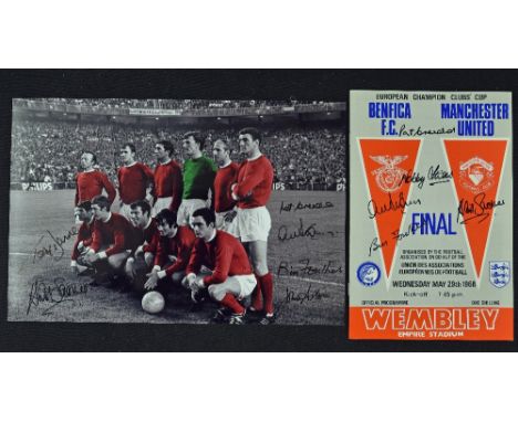 Manchester United Signed Football Print a colorized photograph depicting Manchester United players lining up for a team photo