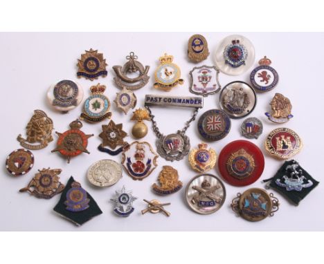 Selection of Sweetheart Brooches and Lapel Badges consisting of silver (not hallmarked) and mother of pearl Machine Gun Corps