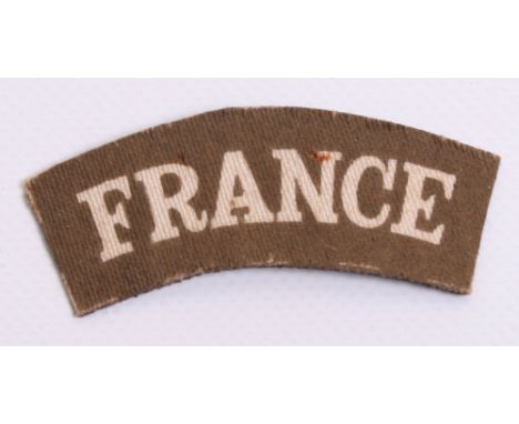 Scarce WW2 Printed FRANCE Nationality Shoulder Title, white lettering on khaki background. Worn by French army in exile on ba