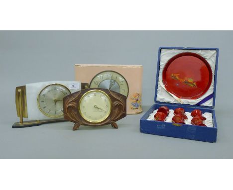 Three clocks and a Saki set. The largest clock 28 cm wide.