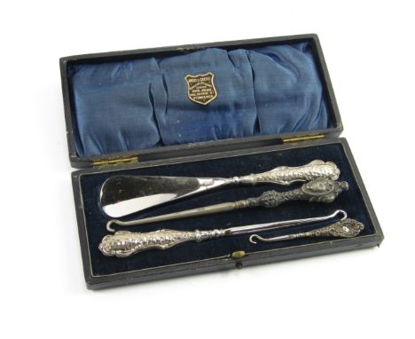 A George V silver handled button hook and shoe horn, with hammered decoration, Birmingham 1910, cased, Edward VII button hook