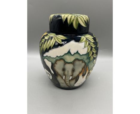 Moorcroft Ginger Jar M.C.C Only No 422 Farm Gate Mark Year 1995 
Great Condition, No Damage
