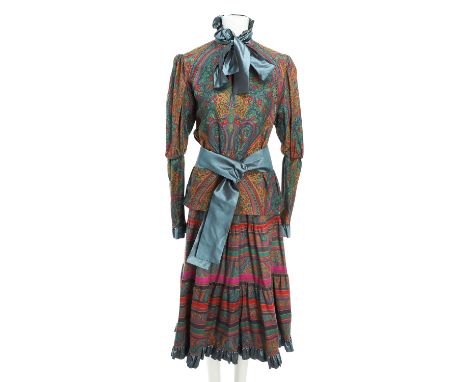 SAINT LAURENT RIVE GAUCHE VINTAGE Ensemble, Gr. 40 (fr. 42). Bluse und Rock mit Paisely Design, Bischoff-Ärmel, Taft-Details,