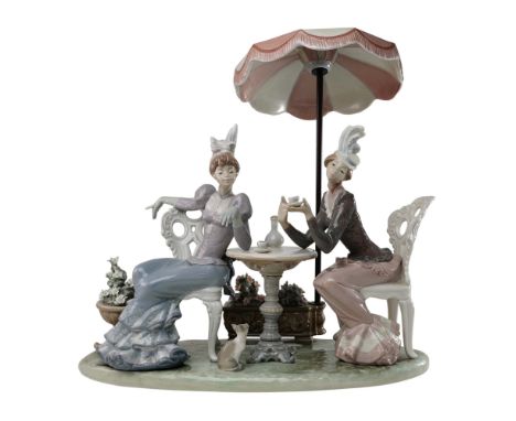 This elegant Lladro porcelain figurine titled Cafe de Paris (#01001511) was sculpted by Salvador Debon and captures a romanti