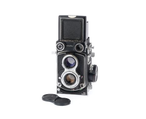 A Minolta Autocord, TLR Camera, black, serial number 407744, with Minolta Rokkor f/3.5 75mm lens, body G, shutter not complet