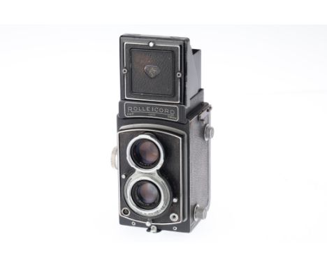 A Rollei Rolleicord III Medium Format TLR Camera, black, serial number 1326133, body G, shutter works, with a Xenar f/3.5 75m