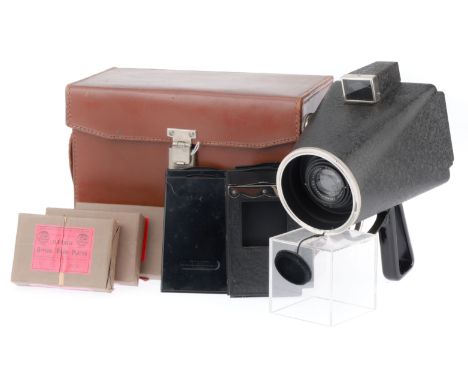 A Williamson Pistol Aircraft Camera, black, takes 2½x3½ inch plates, body G, paint finish intact, controls operate correctly,