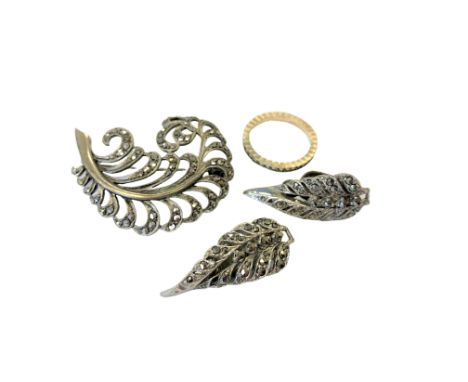 A quantity of marcasite jewellery including eternity ring, brooch etc  