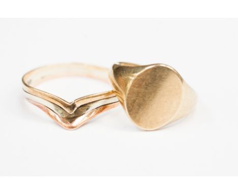 A 9ct gold triple coloured ring, ring size 'W'; together with a 9ct gold gentlemen's signet ring, ring size 'O' total weight,