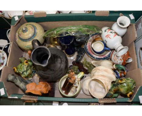 A mixed lot containing reproduction Chinese ceramic cats and treen 