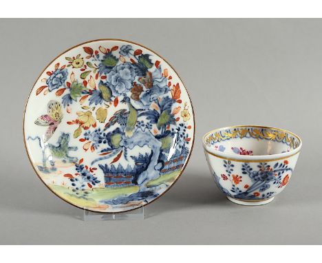 KOPPCHEN MIT UNTERTASSE, Unterglasurblaue Strohblume und exotischer Malerei Vogel und Tiger, auf Glasur farbig und gold Maler
