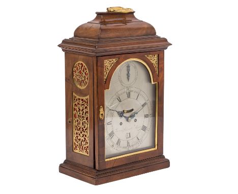GEORG III BRACKET CLOCK, Mahagonigehäuse, In der Front und rückseitig verglaste Türen, Versilbertes Ziffernblatt mit Datumsan
