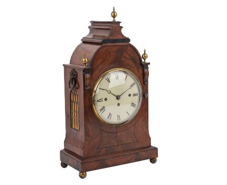 BRACKET CLOCK IM GEORG III STIL, England, um 1900, Mahagonifurniertes Gehäuße, front und rückseitig verglast, seitlich mit St