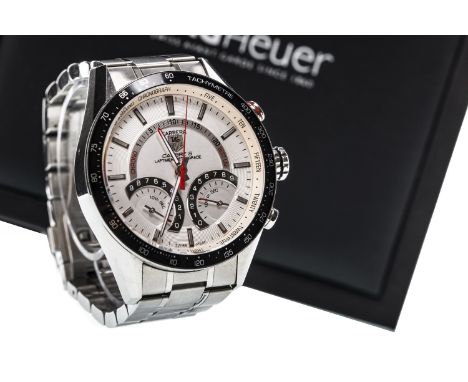 GENTLEMAN'S TAG HEUER CARRERA CALIBRE S STAINLESS STEEL QUARTZ WRIST WATCH, the round white dial with applied stainless steel