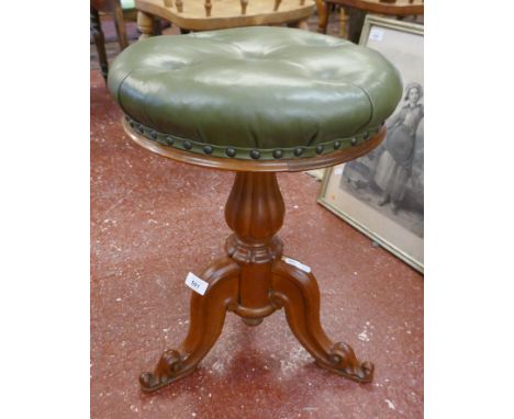 Adjustable piano stool 