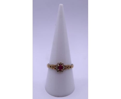 9ct gold ruby and diamond cluster ring - Size R 