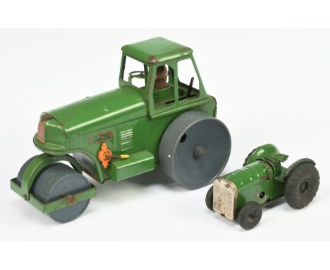 Triang Minic pair including: Road Roller and Tractor (MISSING key and untested), age related wear, overall Fair plus to Good.