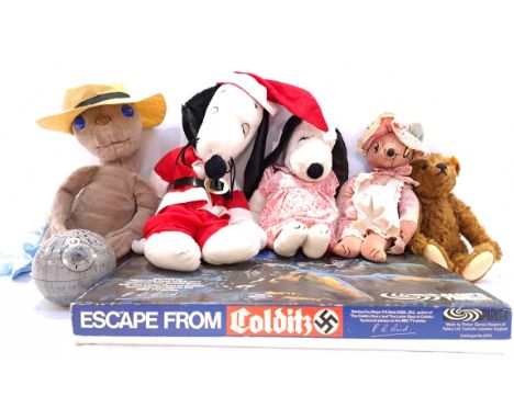 A mixed group of collectibles. Includes Steiff Bear with others. Although unchecked for completeness condition appears genera