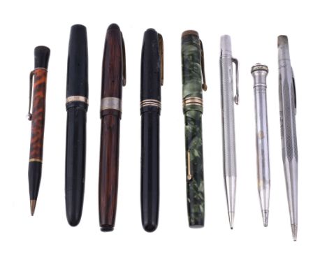 A collection of fountain pens and propelling pencils, to include: Parker, Duofold, a black lacquer fountain pen, the cap with