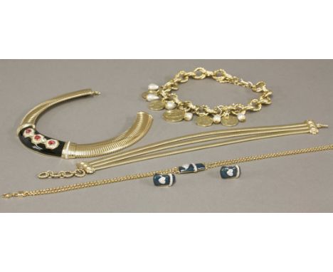 Christian Dior jewellery, anda Courreges suite (qty.)