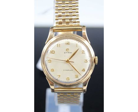 A gent's Cyma 9ct gold cased bracelet watch, having a signed champagne Arabic dial, manual wind movement, dia.31mm, and on 9c