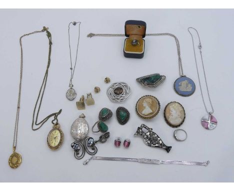 A small collection of mainly costume jewellery to include a silver and black jasper ware dress ring, an engraved silver pictu