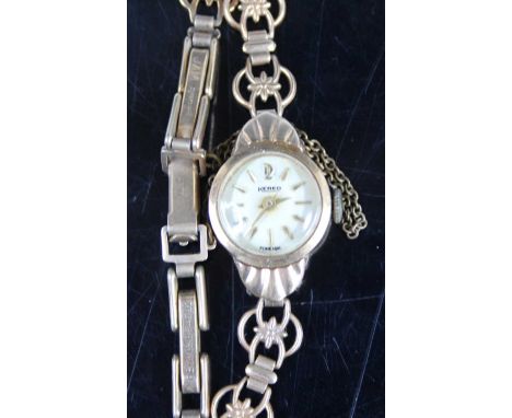A lady's Kered 9ct gold cased manual wind wristwatch, on 9ct gold bracelet, 11.8g