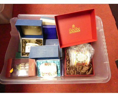 A collection of ceramics to include Royal Worcester porcelain box and cover, and Royal Worcester pin tray