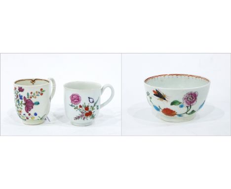 18th century Worcester tea bowl decorated with the 'Harvest Bug/Astley' pattern with an insect amongst flowers, 7.5cm diamete