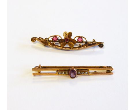 9ct gold three-stone ruby and diamond crossover ring, a Victorian bar brooch set with central amethyst flanked by seedpearls,