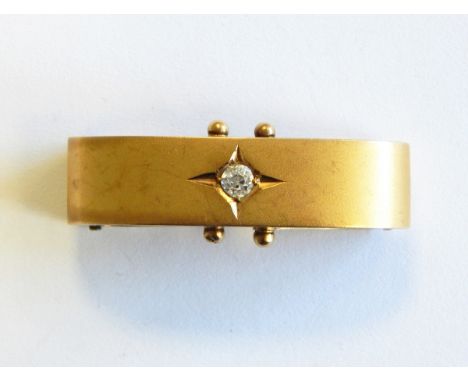 15ct gold and solitaire diamond scarf clip, approx. 8.5g total 